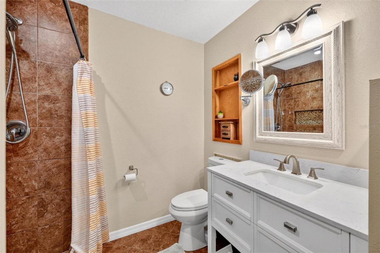 8106 Spring Drive , Yalaha, FL 34797 Photo