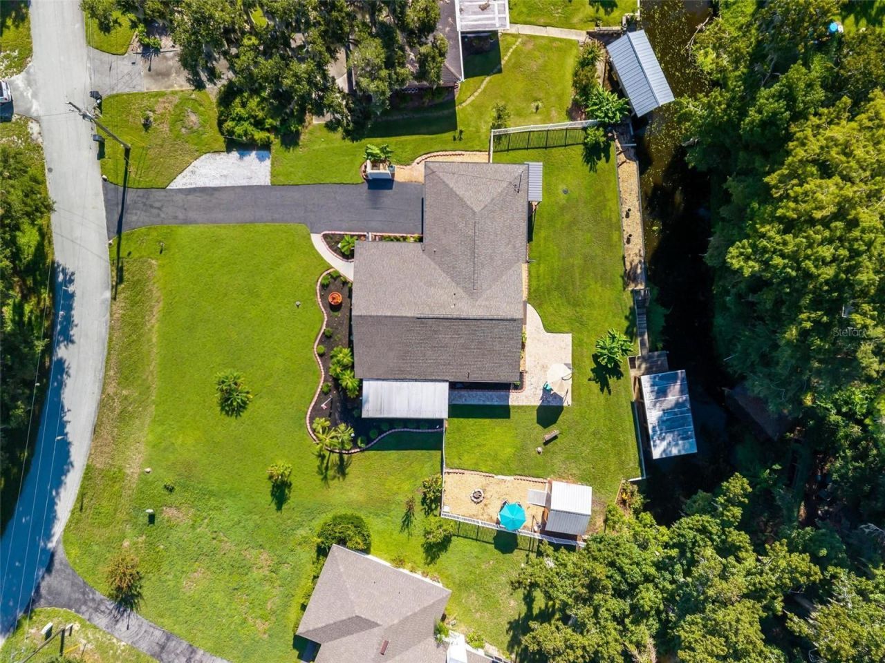 8106 Spring Drive , Yalaha, FL 34797 Photo