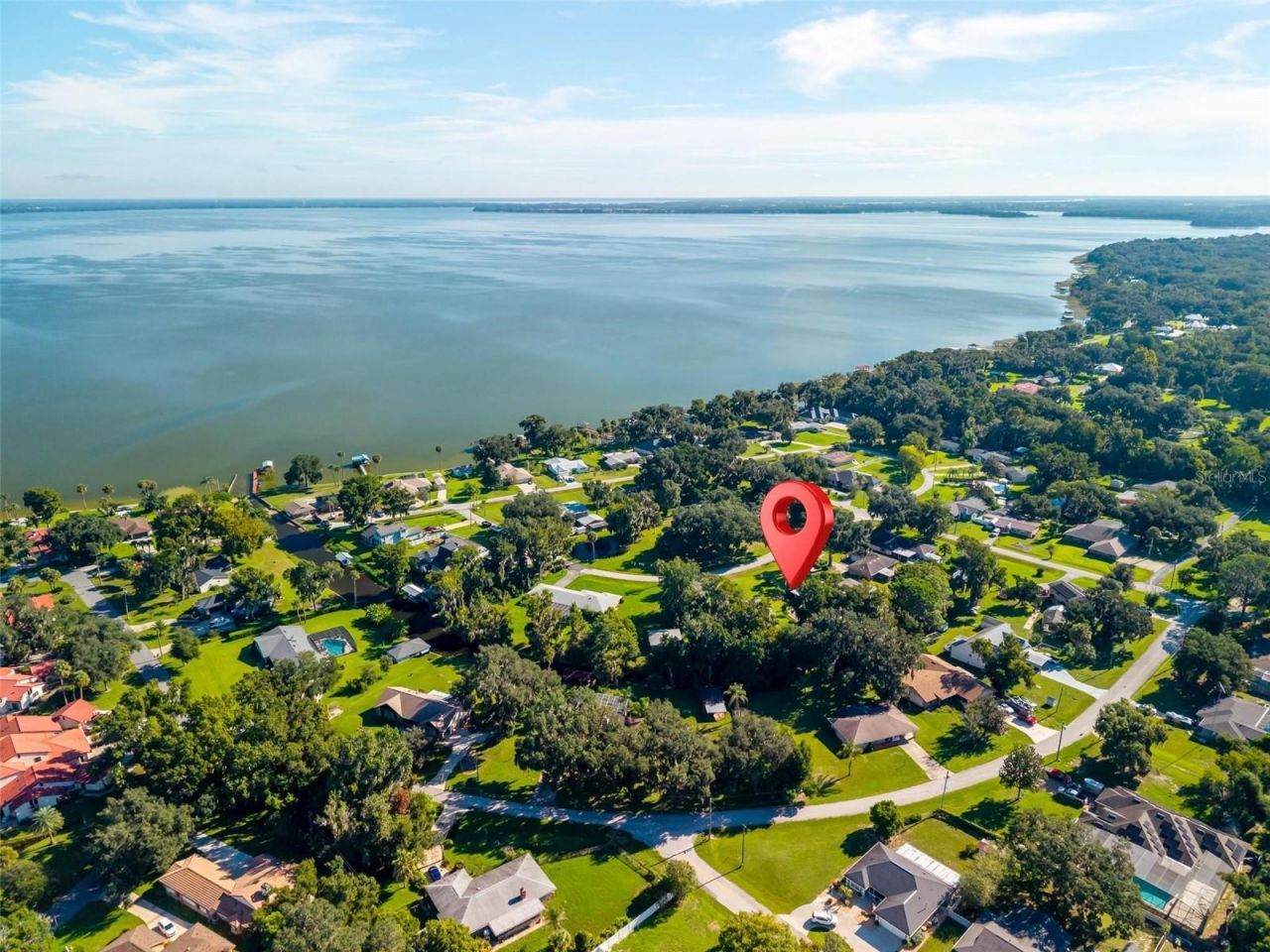 8106 Spring Drive , Yalaha, FL 34797 Photo