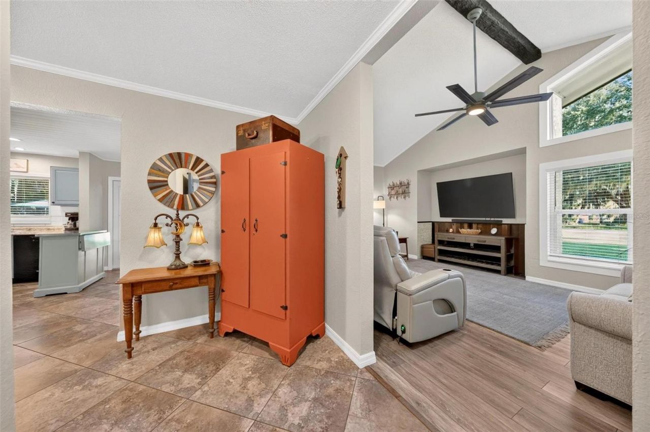 8106 Spring Drive , Yalaha, FL 34797 Photo