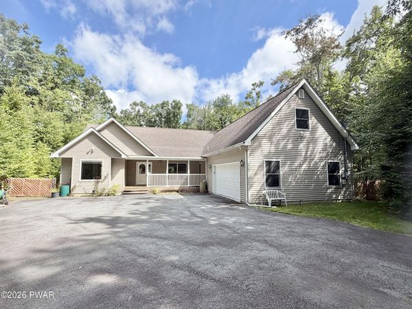 809 Maple Leaf Court , Lords Valley, PA 18428