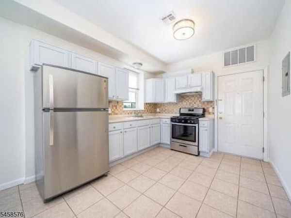 613 Ridge Rd, Unit 2R, Lyndhurst, NJ 07071