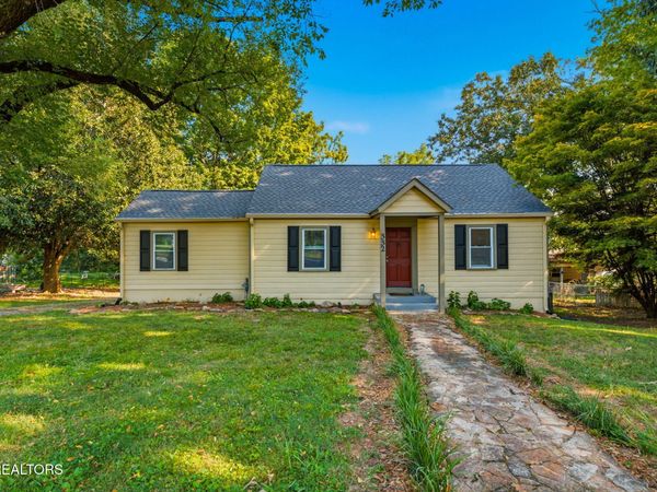 332 Wilson Ave, Maryville, TN 37803