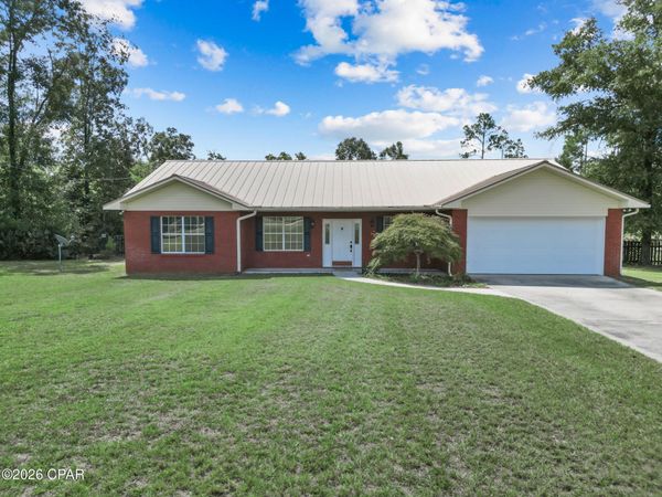 5106 Presidents Circle , Marianna, FL 32446