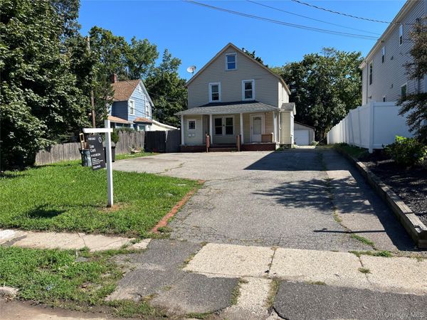 56 Lowndes Avenue, Huntington Station, NY 11746