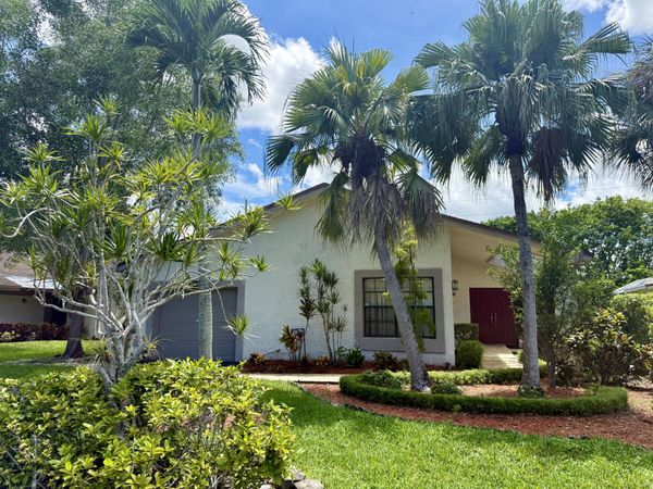 8963 Old Pine Way, Unit 21, Boca Raton, FL 33433