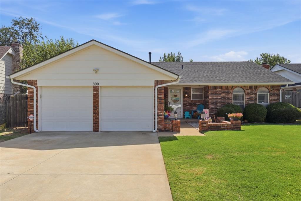 300 S Bouziden Drive, Moore, OK 73160 Main Photo