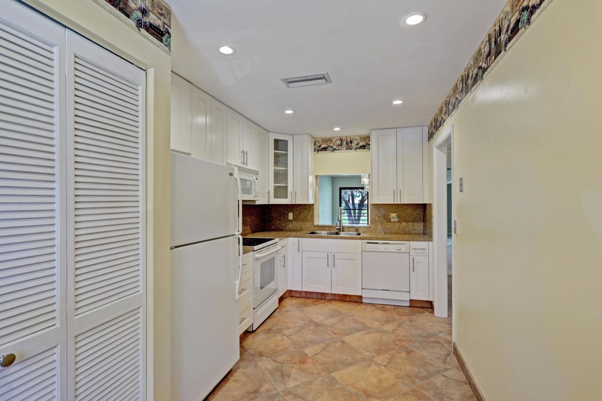 2910 SW 22nd Circle, Unit 212d, Delray Beach, FL 33445 Photo