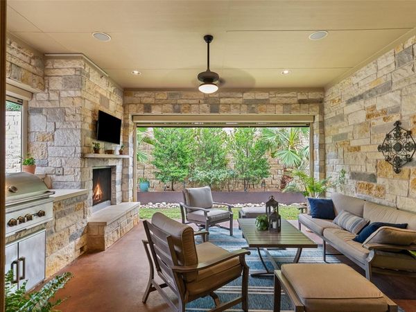 122 Feritti DR, Lakeway, TX 78734