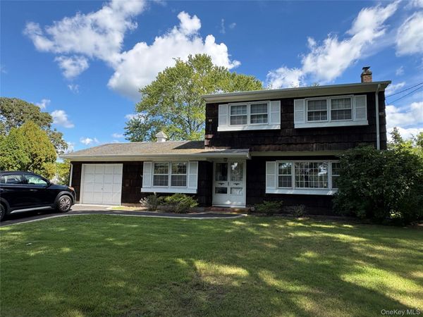 9 Mill Pond Lane , East Moriches, NY 11940