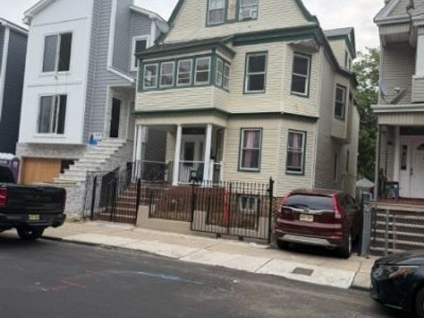 196 Amherst St, East Orange, NJ 07018