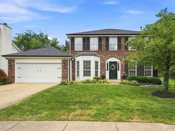 914 Oakmoor Drive, Fenton, MO 63026