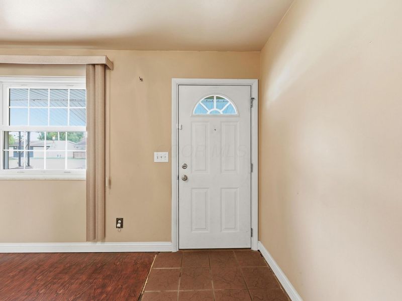 177 Redmond Road, Columbus, OH 43228 Photo 4