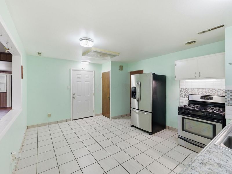 177 Redmond Road, Columbus, OH 43228 Photo 9