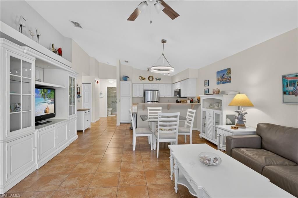4041 SE 11th Pl , Unit 207, Cape Coral, FL 33904 Photo