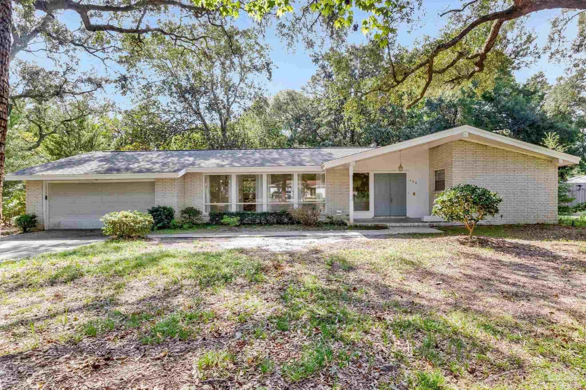208 Cordoba St, Gulf Breeze, FL 32561 Main Photo