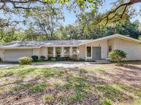 208 Cordoba St, Gulf Breeze, FL 32561