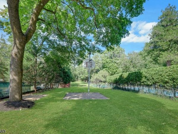 405 Terhune Ave, Paramus, NJ 07652