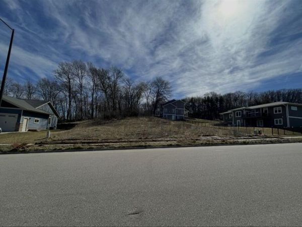611 Forest View Dr, Holmen, WI 54636