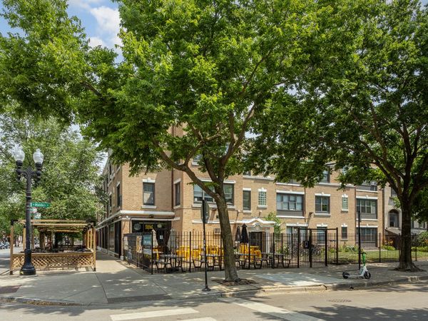 4555 N Malden Street , Unit 205, Chicago, IL 60640