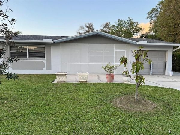 698 Muscogee DR , NORTH FORT MYERS, FL 33903