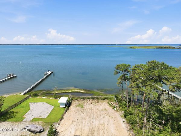 980 Crow Hill Road , Beaufort, NC 28516