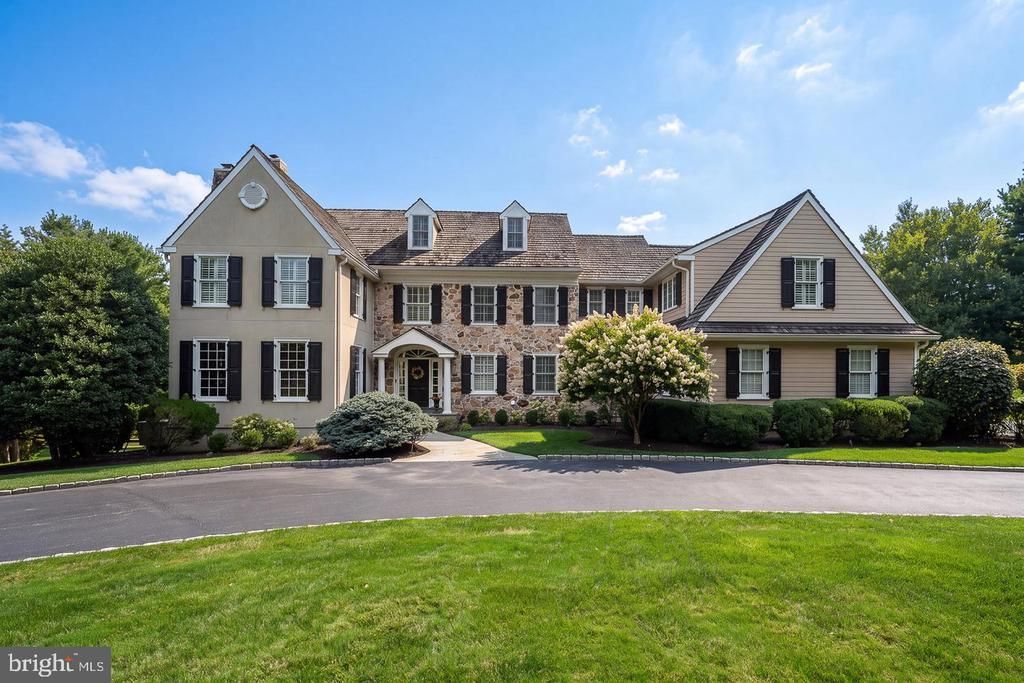 16 HARRISON DRIVE, NEWTOWN SQUARE, PA 19073