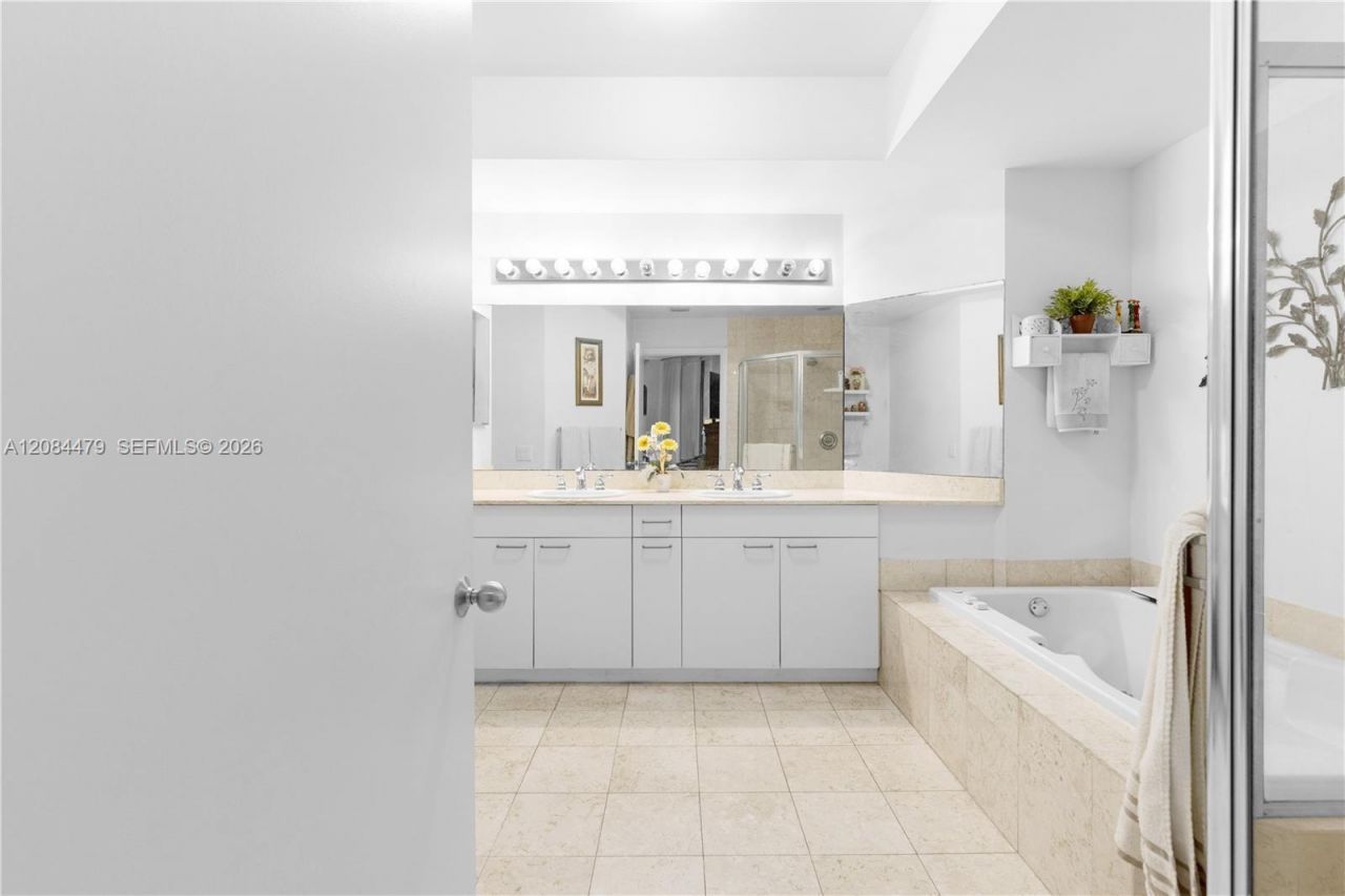 21055 Yacht Club Dr , Unit 207, Aventura, FL 33180 Photo