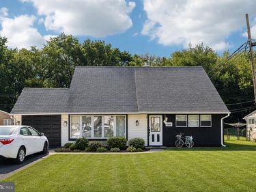85 KINGWOOD LANE, LEVITTOWN, PA 19055