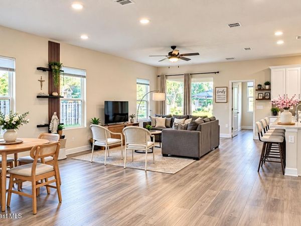 473 Tropicaire Avenue SW, Palm Bay, FL 32908