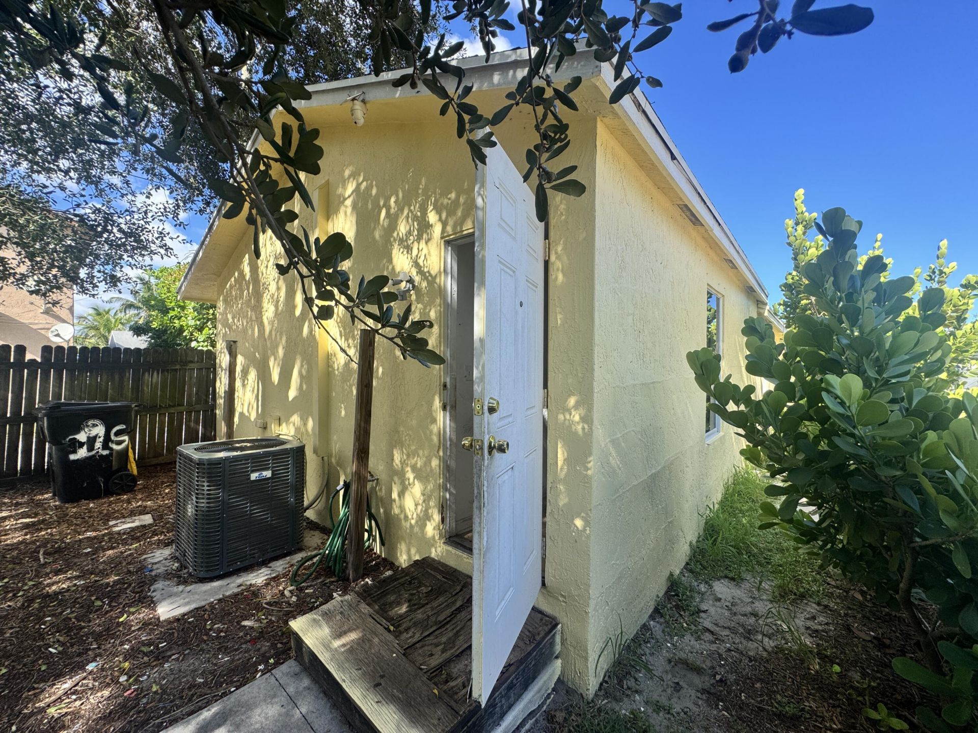 11 S D Street, Lake Worth Beach, FL 33460 Photo