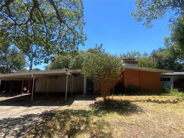 2926 Eric Lane , Farmers Branch, TX 75234