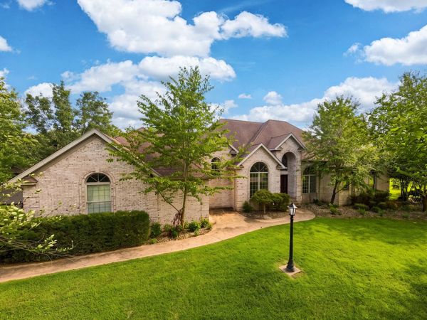 2201 Kingspointe Drive , Marion, IL 62959