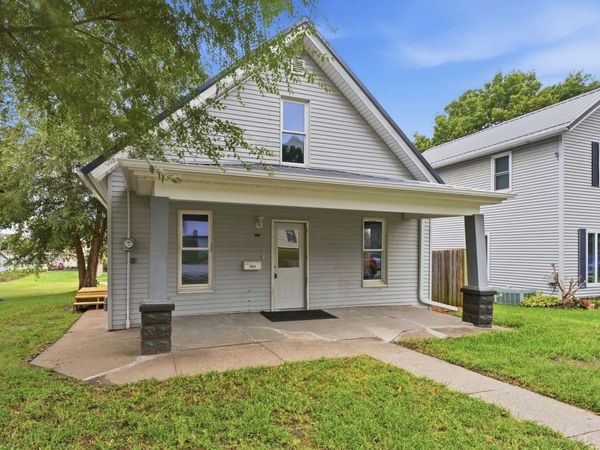 1812 NEW HAMPSHIRE, Muscatine, IA 52761