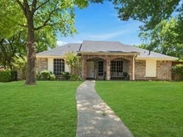 937 Knollwood Drive , DeSoto, TX 75115