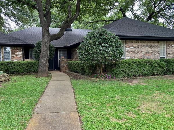 500 Sunlight Court , Arlington, TX 76006
