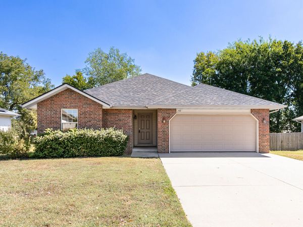 420 S Elgin Avenue , Bolivar, MO 65613