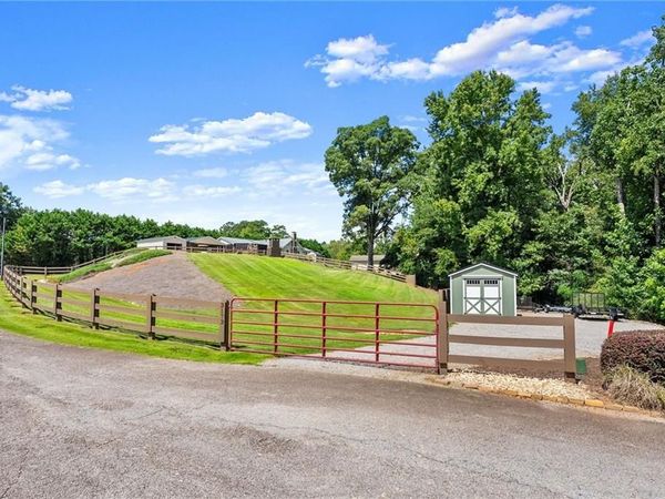 3173 Alenes Drive, Gainesville, GA 30506