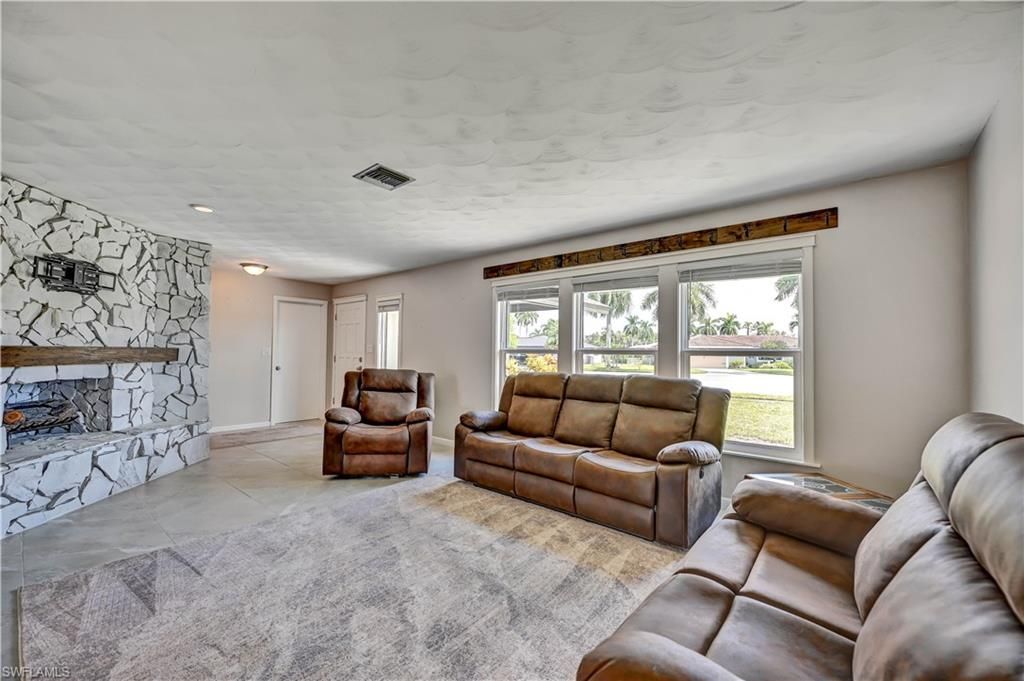 1482 N Larkwood Sq, Fort Myers, FL 33919 Photo