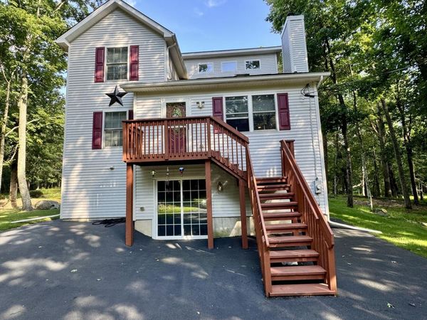 110 Stroud Court , Dingmans Ferry, PA 18328