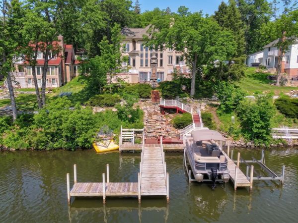 2718 Willow Point Dr, Delavan, WI 53115