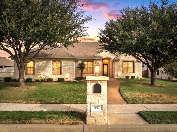 557 Perry Lane , Robinson, TX 76706