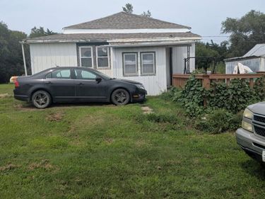 326 Road 5500, Chester, NE 68327