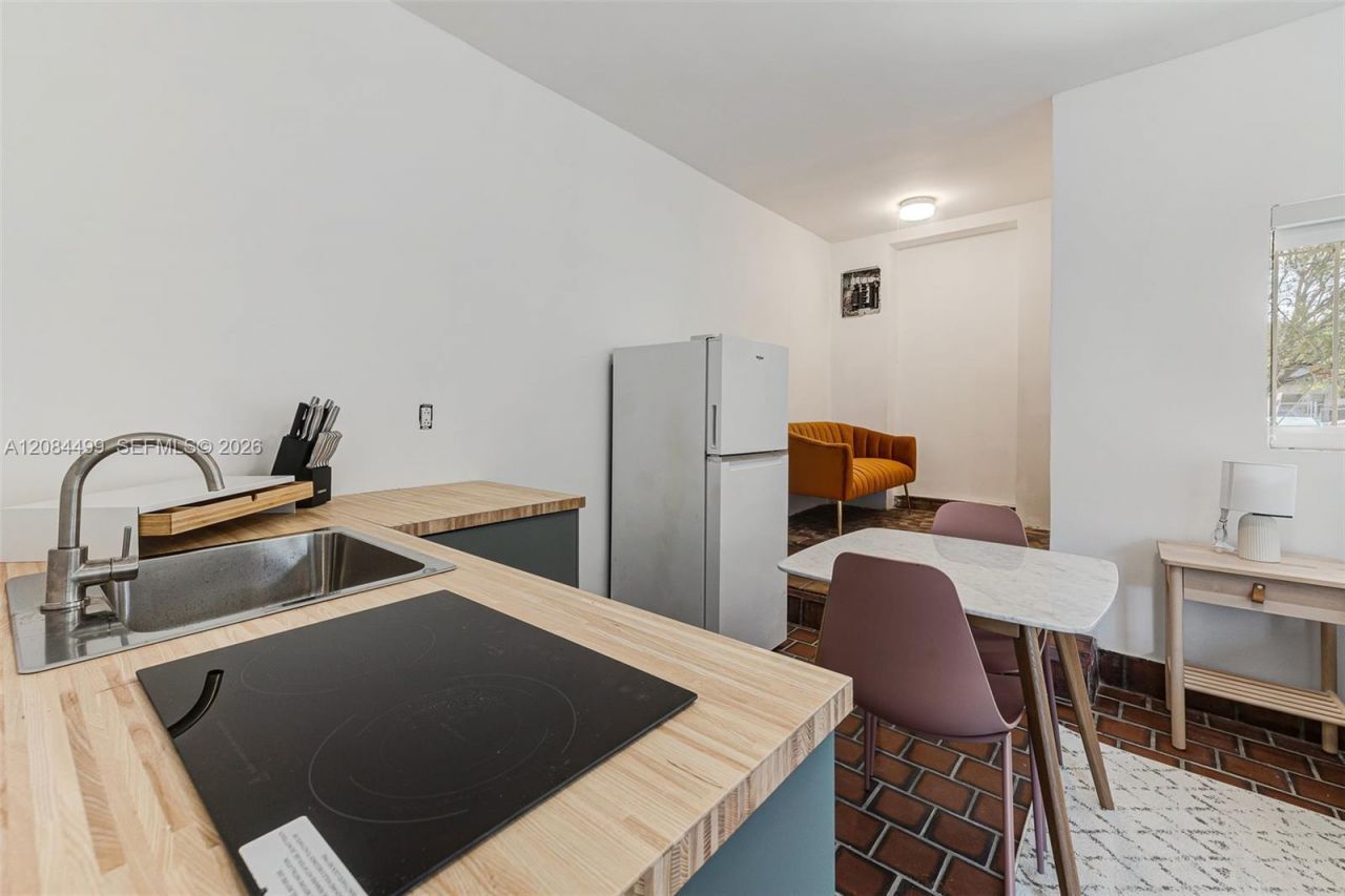 571 NE 64th St , Unit Studio, Miami, FL 33138 Photo