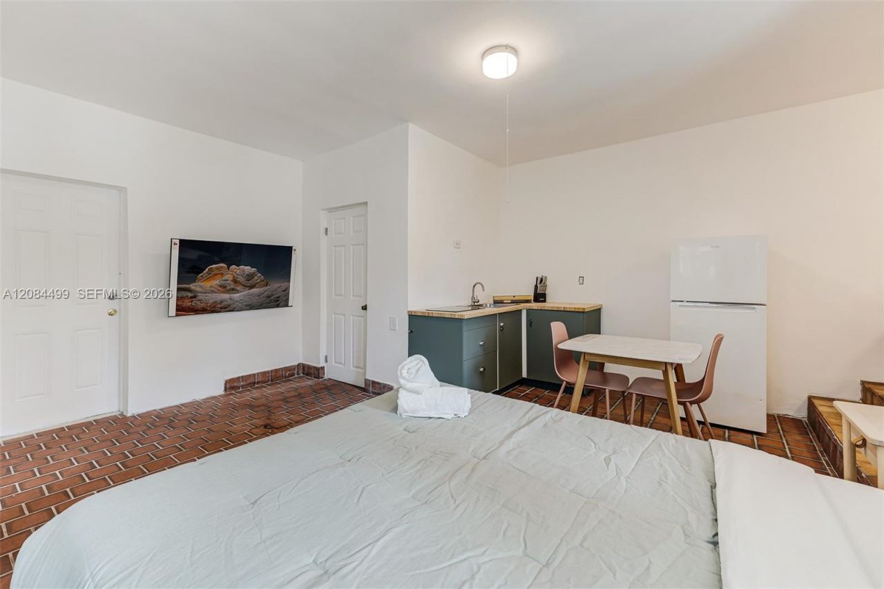 571 NE 64th St , Unit Studio, Miami, FL 33138 Photo