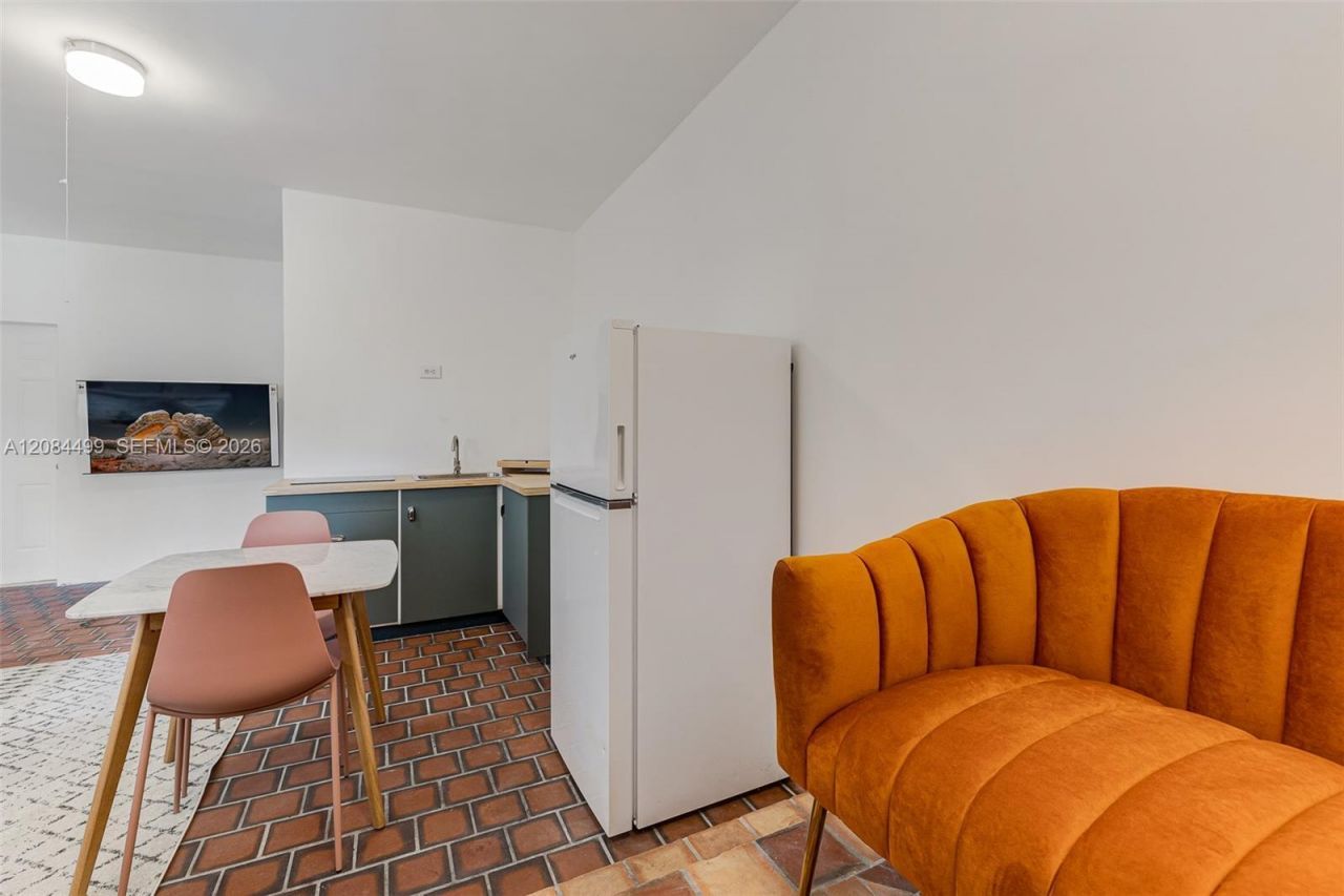 571 NE 64th St , Unit Studio, Miami, FL 33138 Photo