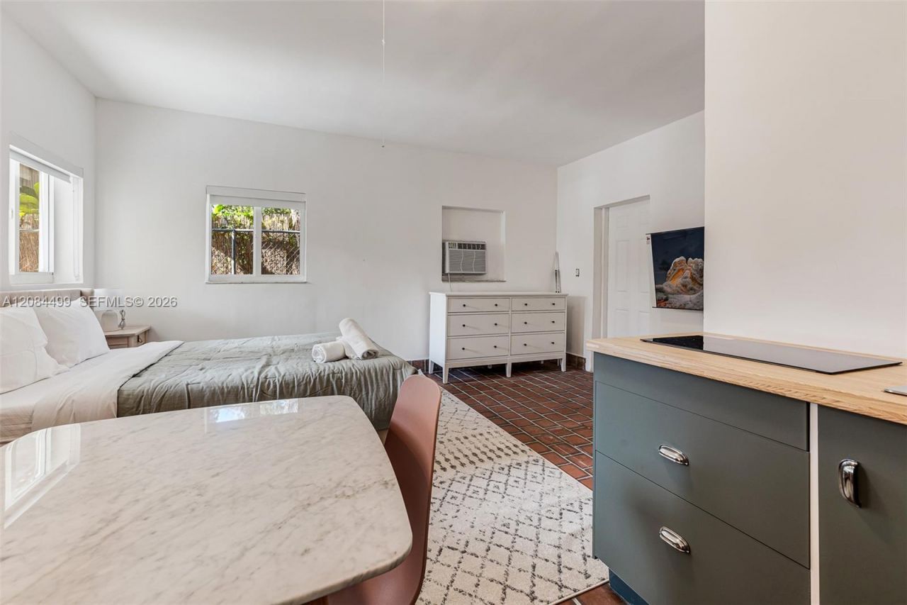 571 NE 64th St , Unit Studio, Miami, FL 33138 Photo