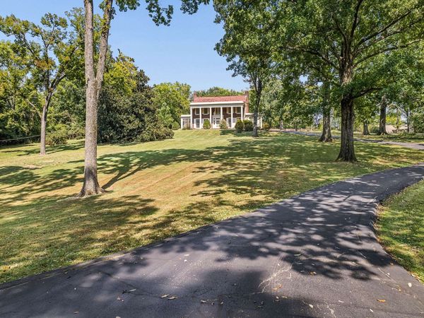 820 Overton Ln, Nashville, TN 37220