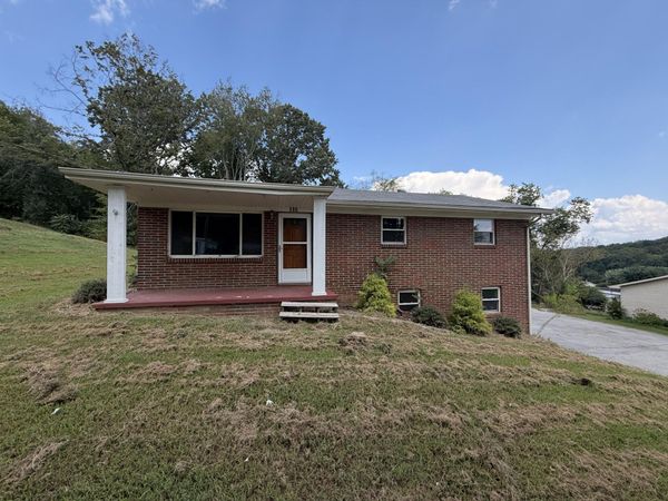 824 Pleasant View Drive, Dandridge, TN 37725