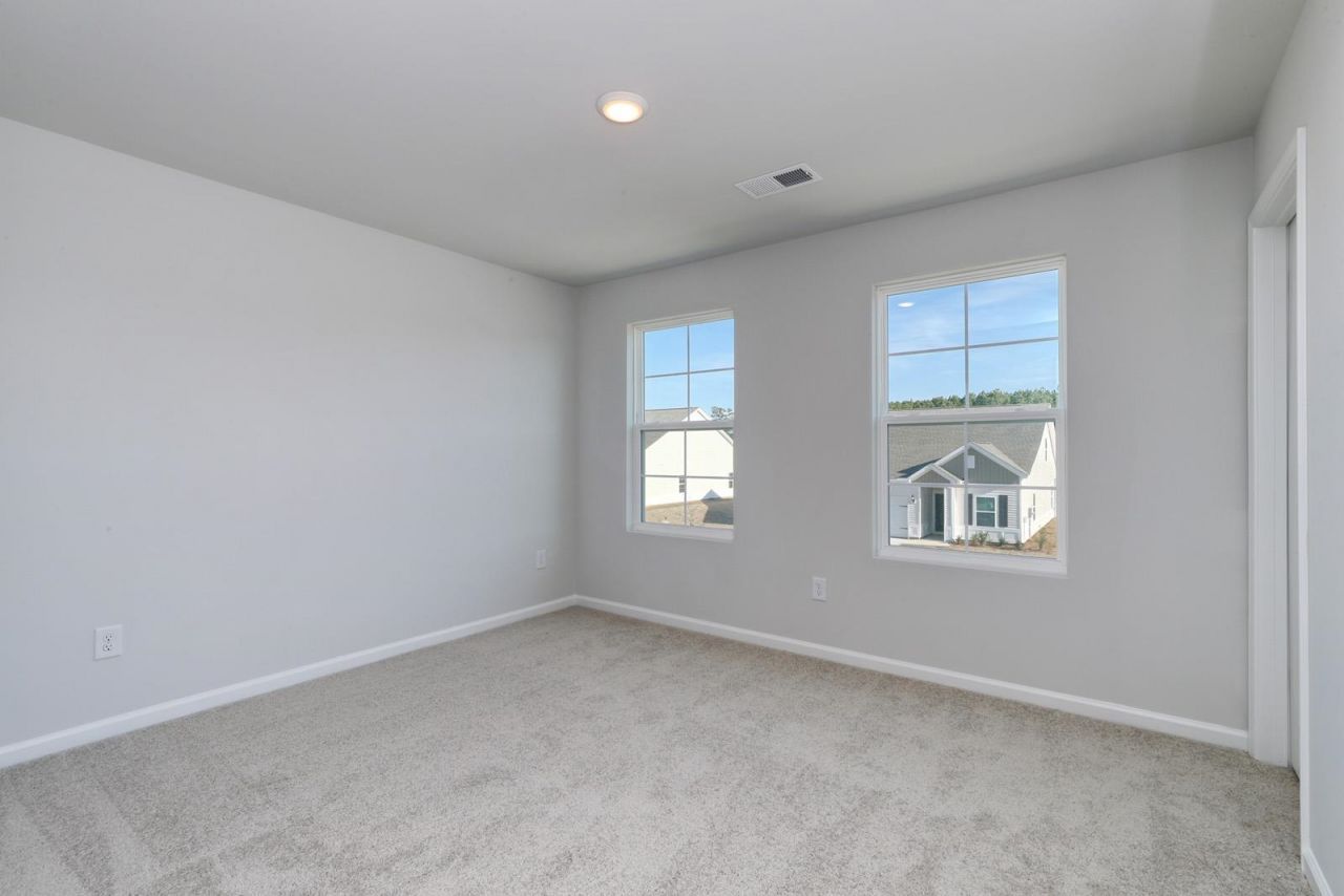 386 Garden Grove St Photo 25